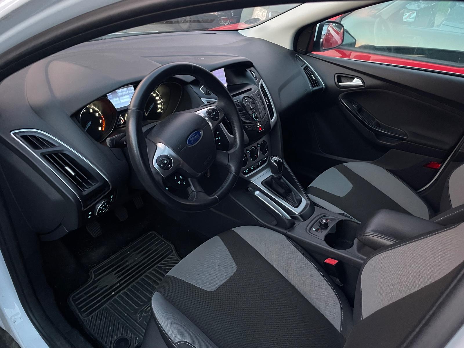 Ford Focus 2012 — photo 5