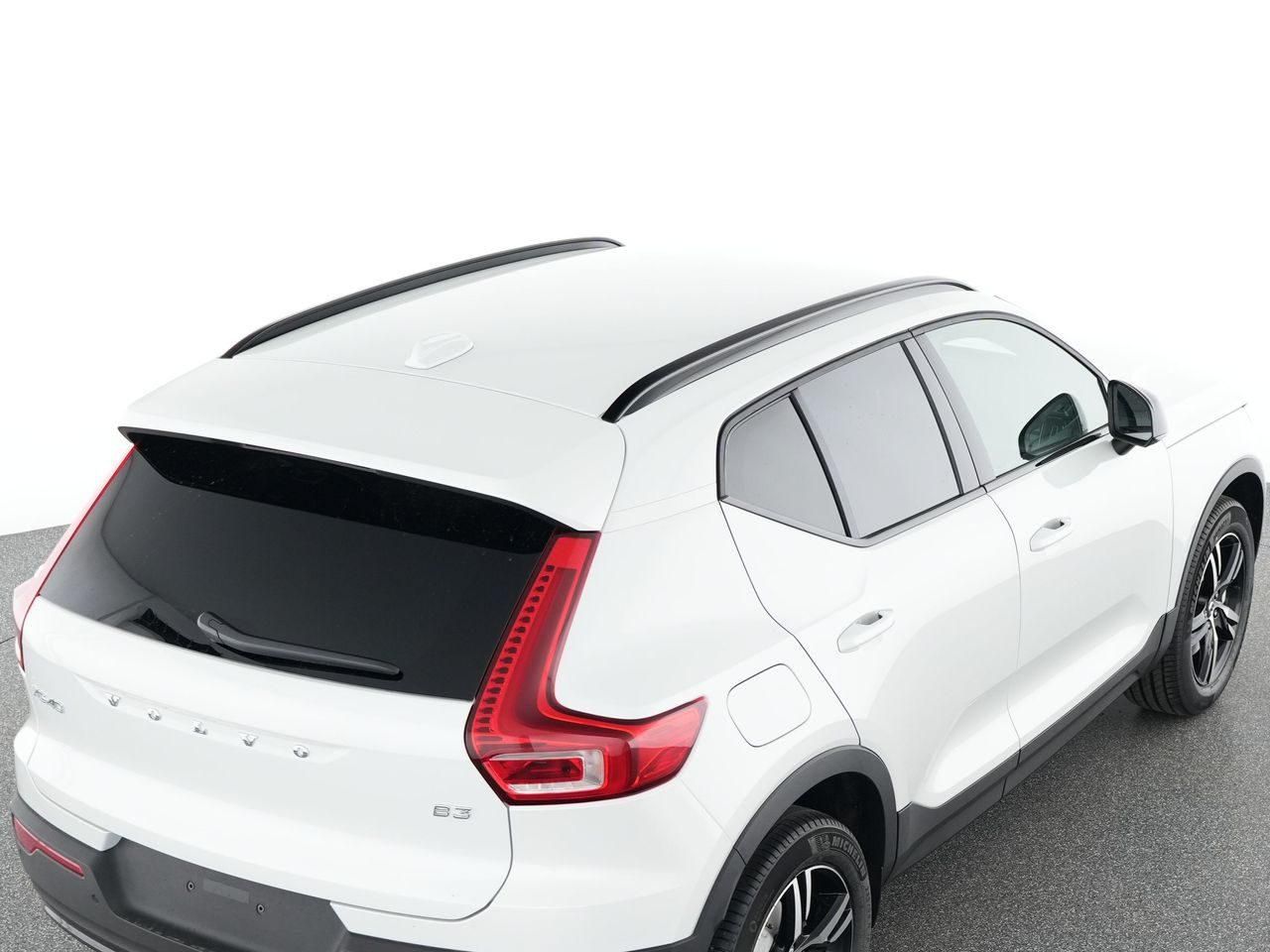 Fahrzeugabbildung Volvo XC40 Plus Dark 2WD