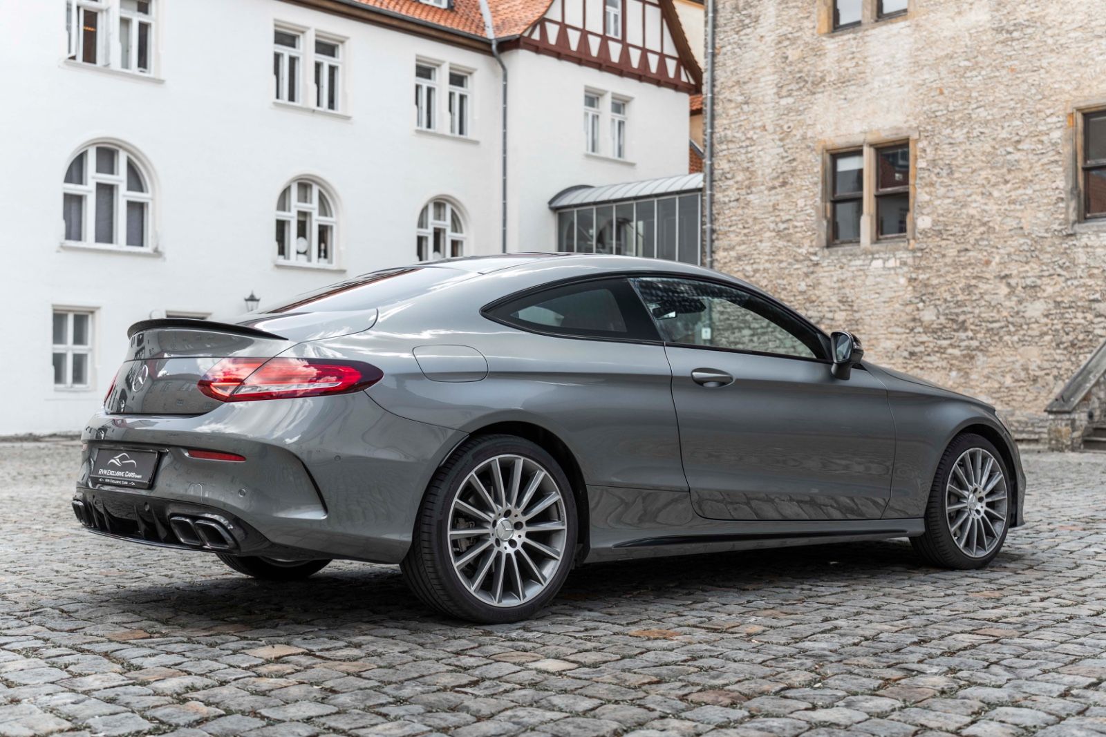 Fahrzeugabbildung Mercedes-Benz C 220d Coupe AMG BURMESTER 360° CARPLAY LED
