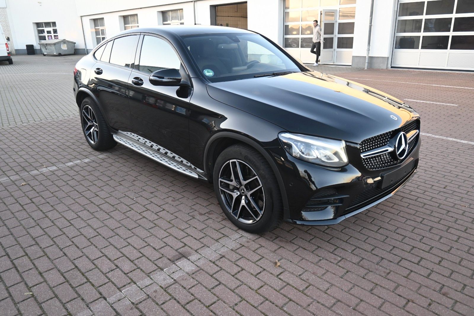 Fahrzeugabbildung Mercedes-Benz GLC 300 GLC Coupe 4Matic*AMG Line*LED*