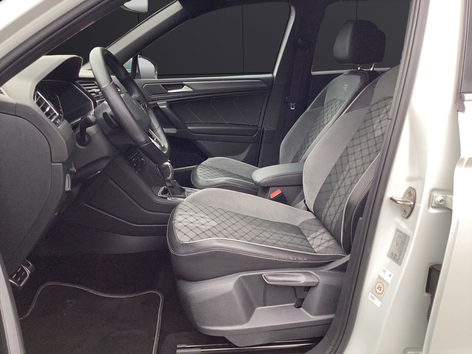 Fahrzeugabbildung Volkswagen Tiguan Allspace R-Line 4M TDI DSG IQ.Light ACC A