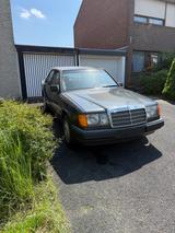 Mercedes-Benz 230 - Mercedes-Benz 230 in Düsseldorf