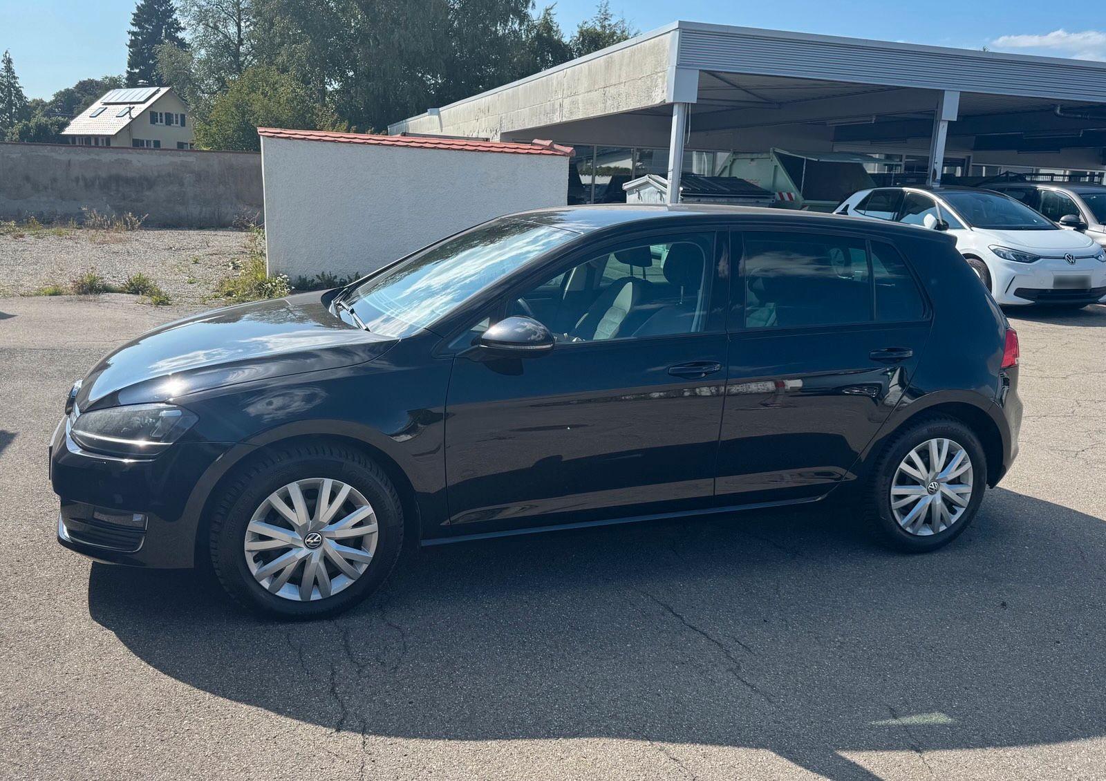 Volkswagen Golf 2013 — rear view