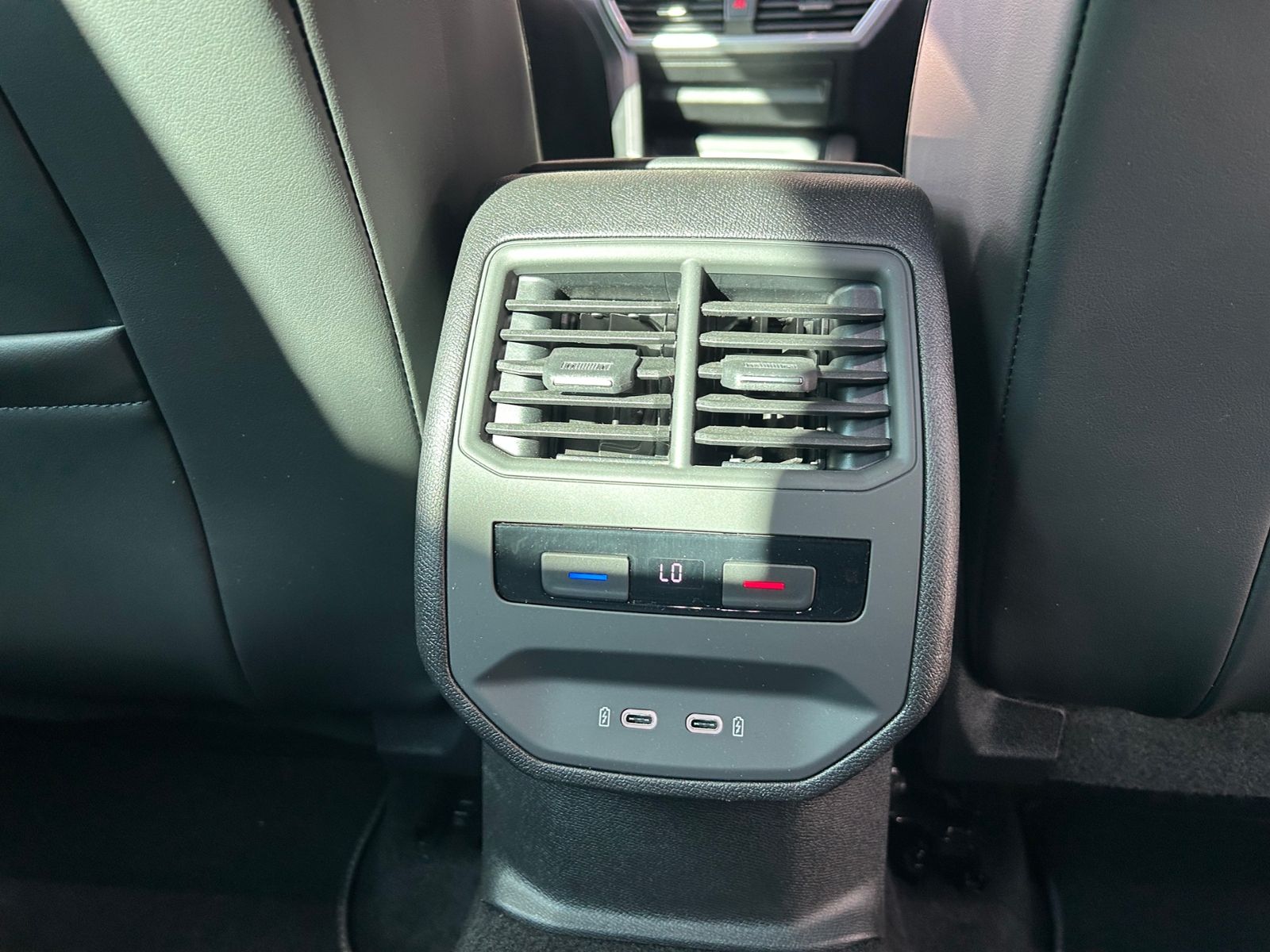 Fahrzeugabbildung SEAT Leon Sportstourer FR e-Hybrid LED NAVI ALU