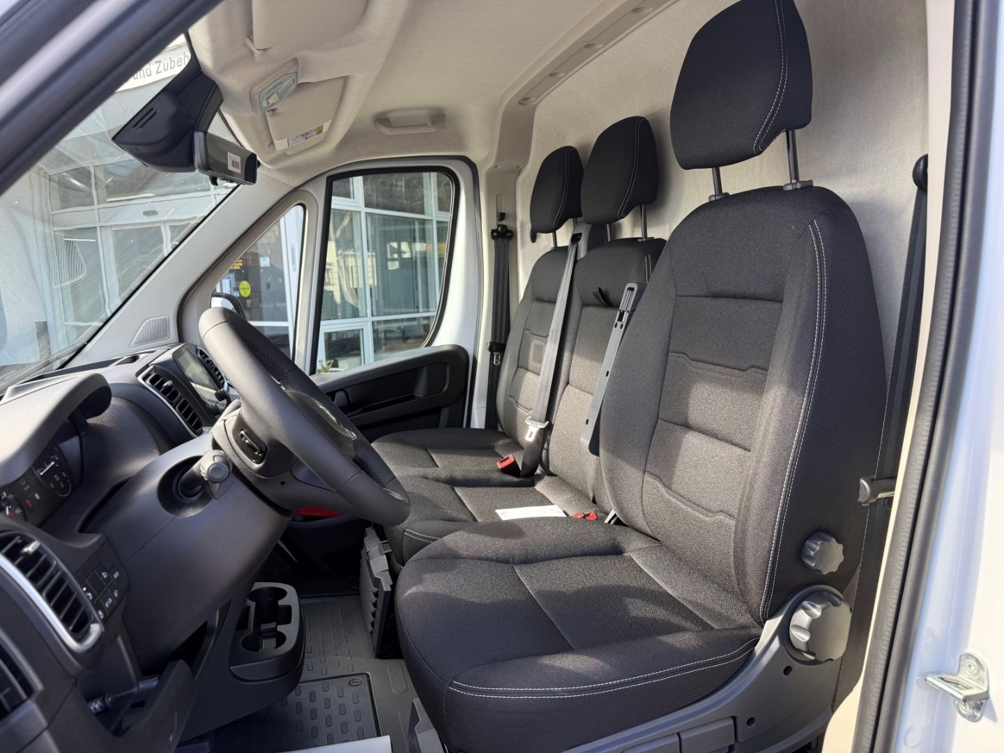 Fahrzeugabbildung Opel Movano Kasten H2 35 L3H2 BlueHDI 140