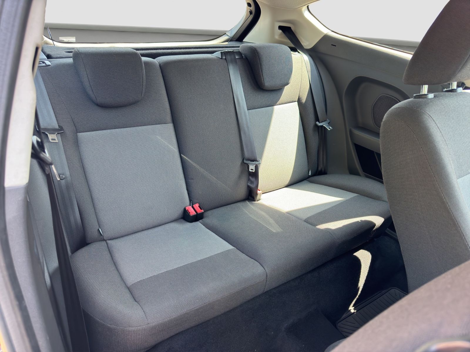Fahrzeugabbildung Ford Fiesta Ambiente/Klimaanlage/TÜV/HU/Radio/USB