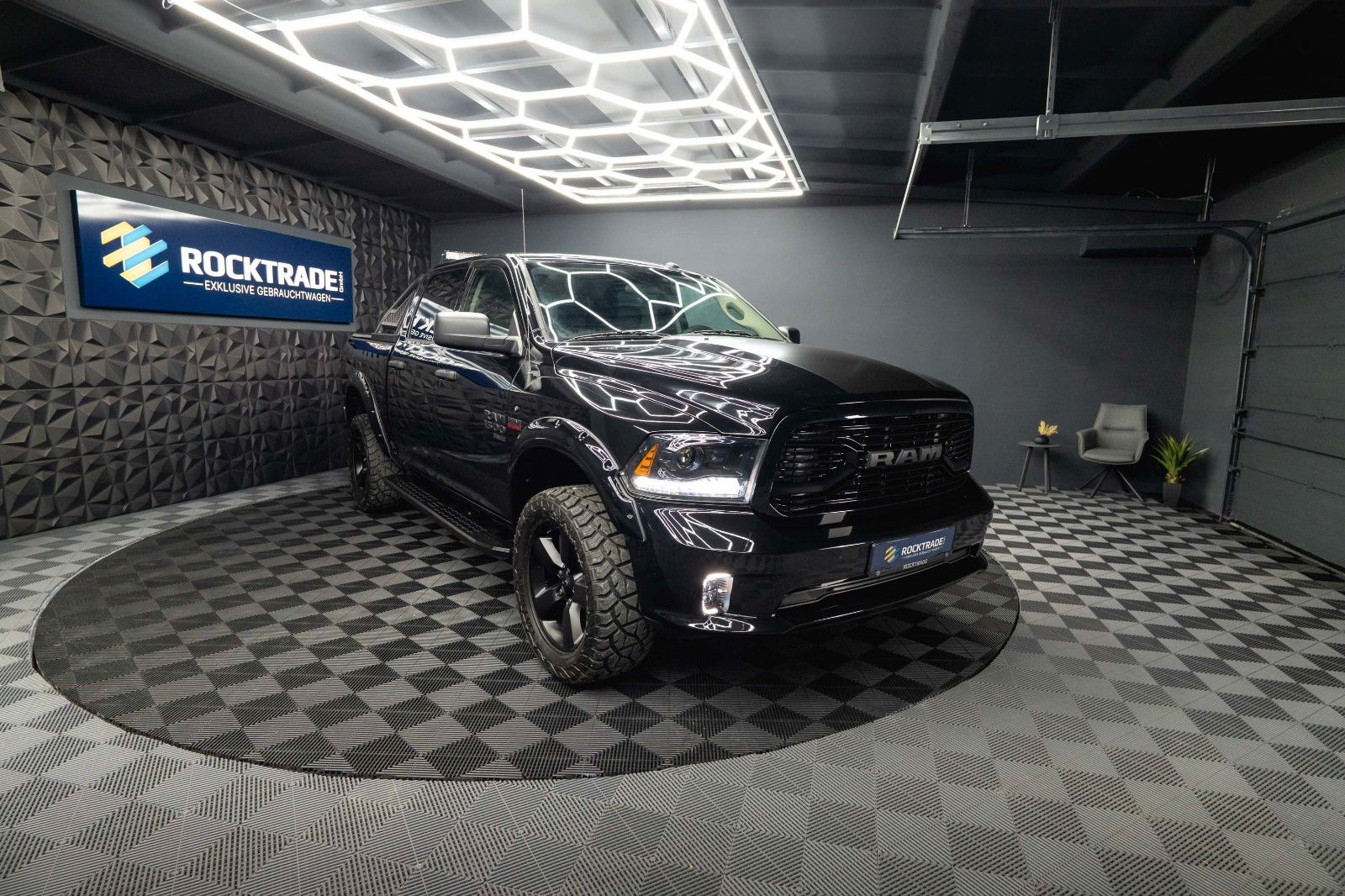 Fahrzeugabbildung Dodge RAM 5.7 V8 HEMI 4x4 OFFROAD Night-Paket *LED*AHK