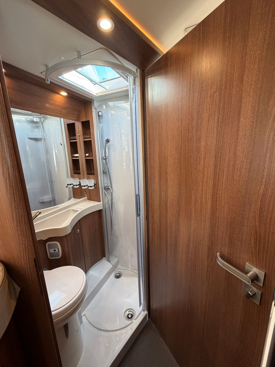 Fahrzeugabbildung Carthago C2-tourer I 143 KB-LE comfort Mercedes