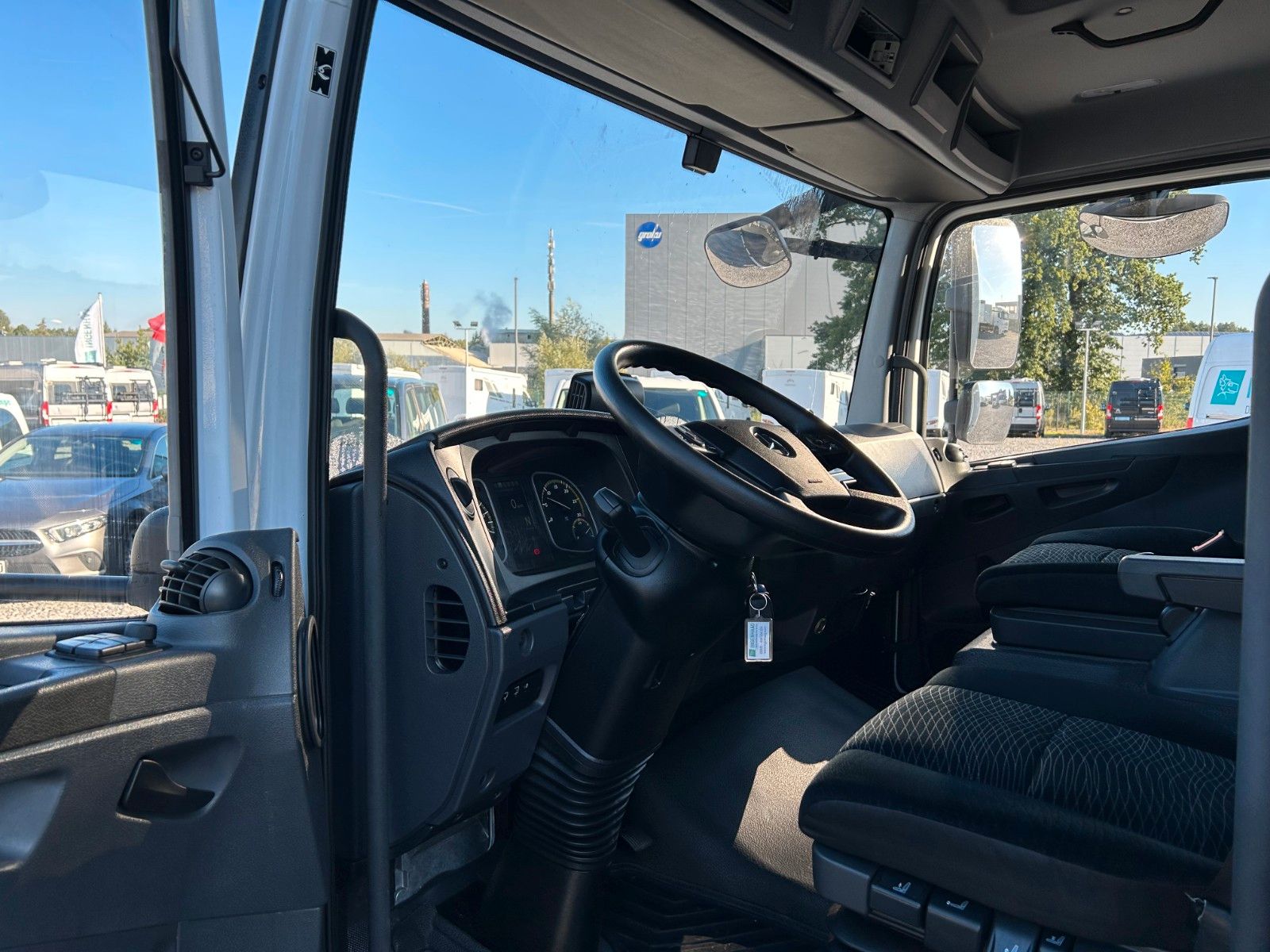 Fahrzeugabbildung Mercedes-Benz Atego 818 L Koffer  LBW  Automatic AHK