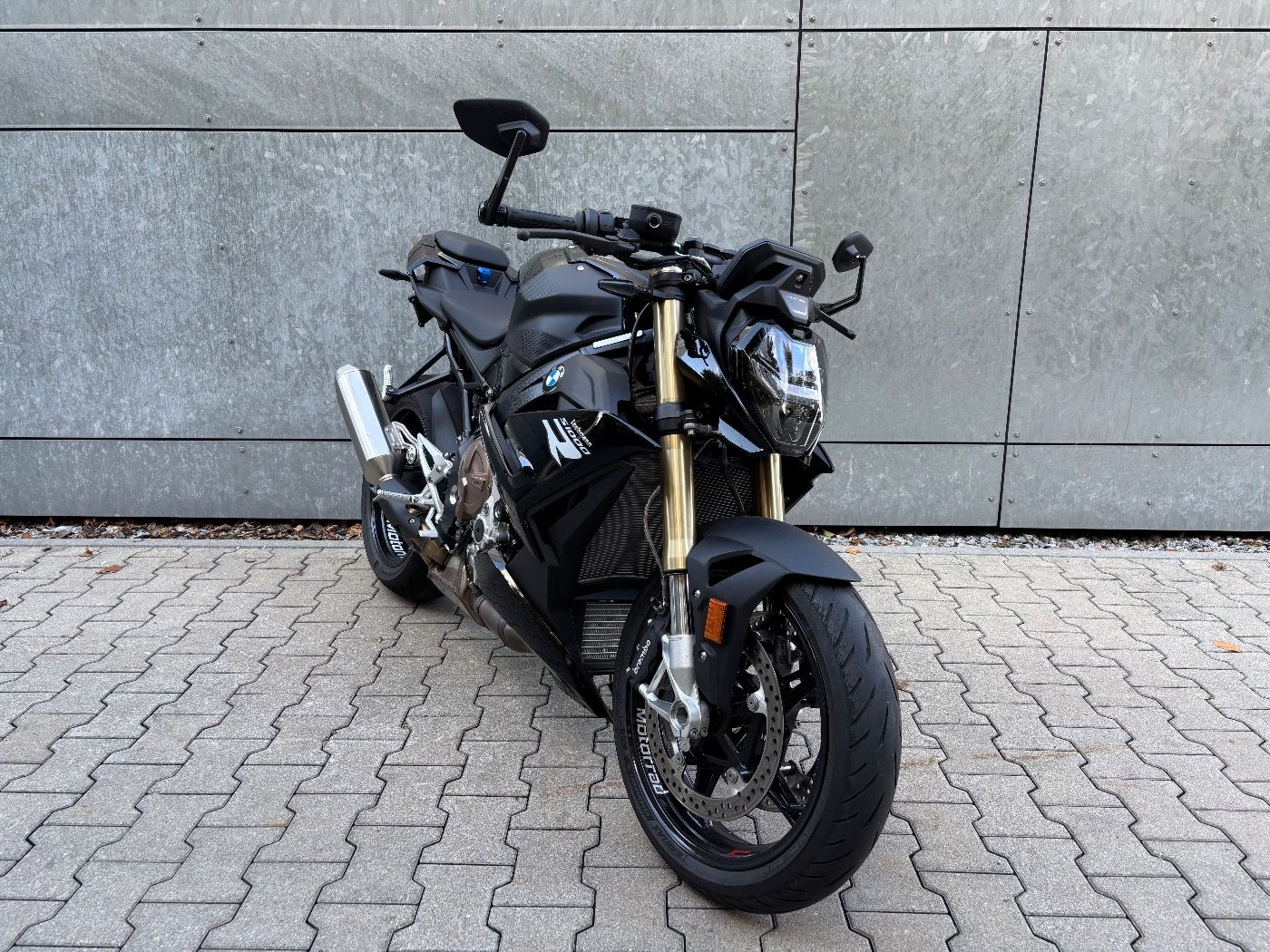 Fahrzeugabbildung BMW S 1000 R Komfortpaket, Dynamikpaket Lenkerendspi