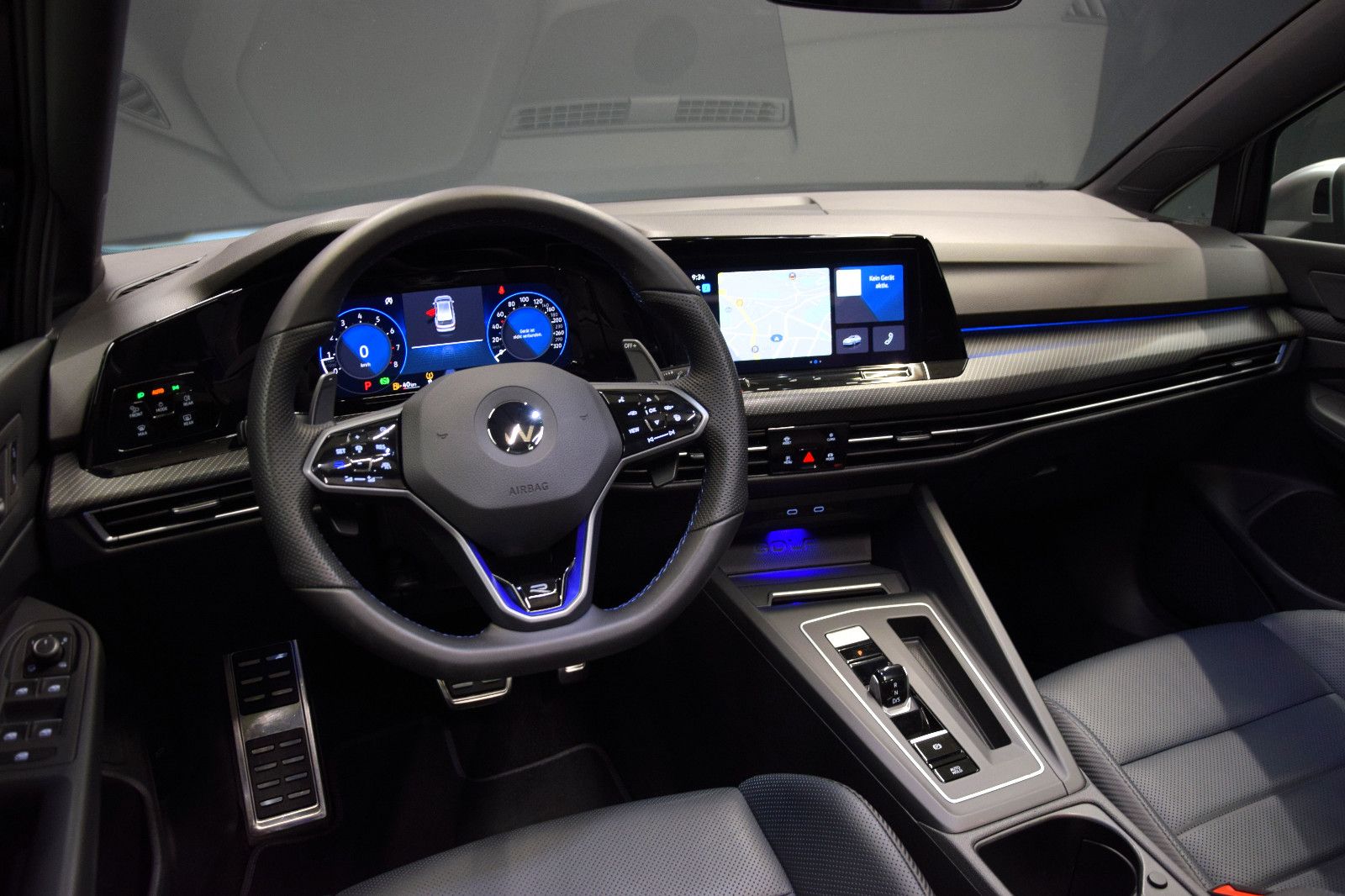 Fahrzeugabbildung Volkswagen Golf VIII Variant R 4Motion Pano ACC Sitzbel.