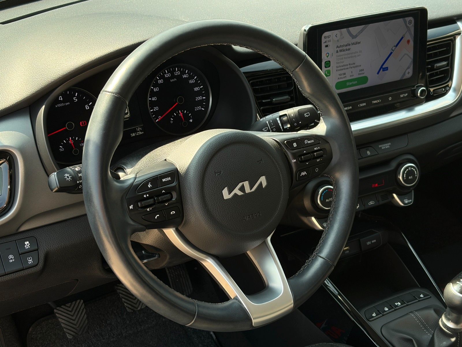 Fahrzeugabbildung Kia Stonic 1.2 Vision Temp. PDC LHZ SHZ LKA CarPlay