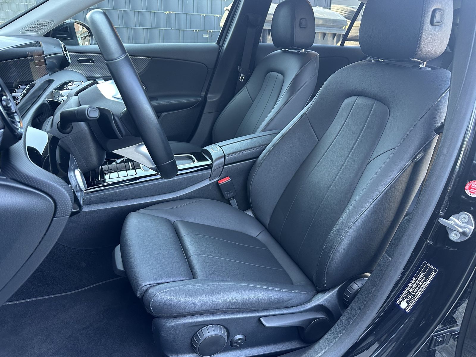 Fahrzeugabbildung Mercedes-Benz A 200d Progressive Advanced NAV+LED+KAM+AHK+WIDE