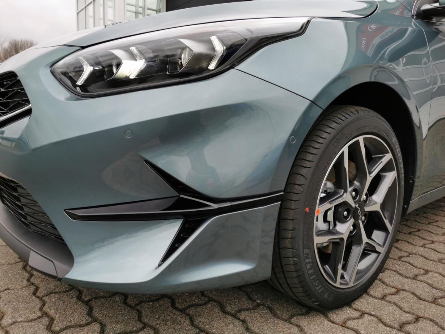 Kia Ceed_sw Spirit 1.6 CRDi Tech ACC Kamera JBL Navi