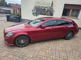 Mercedes-Benz CLS 350 Shooting Brake , Soundsystem , Tiefer - rote Mercedes-Benz CLS-Klasse