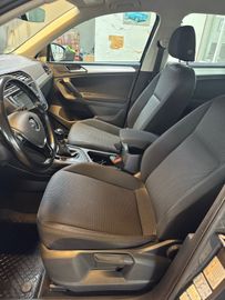 Volkswagen Tiguan - 11