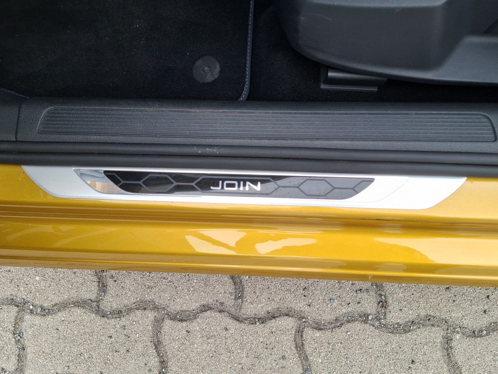 Fahrzeugabbildung Volkswagen Golf VII Variant TSI Join DSG LED AHK Navi ACC P
