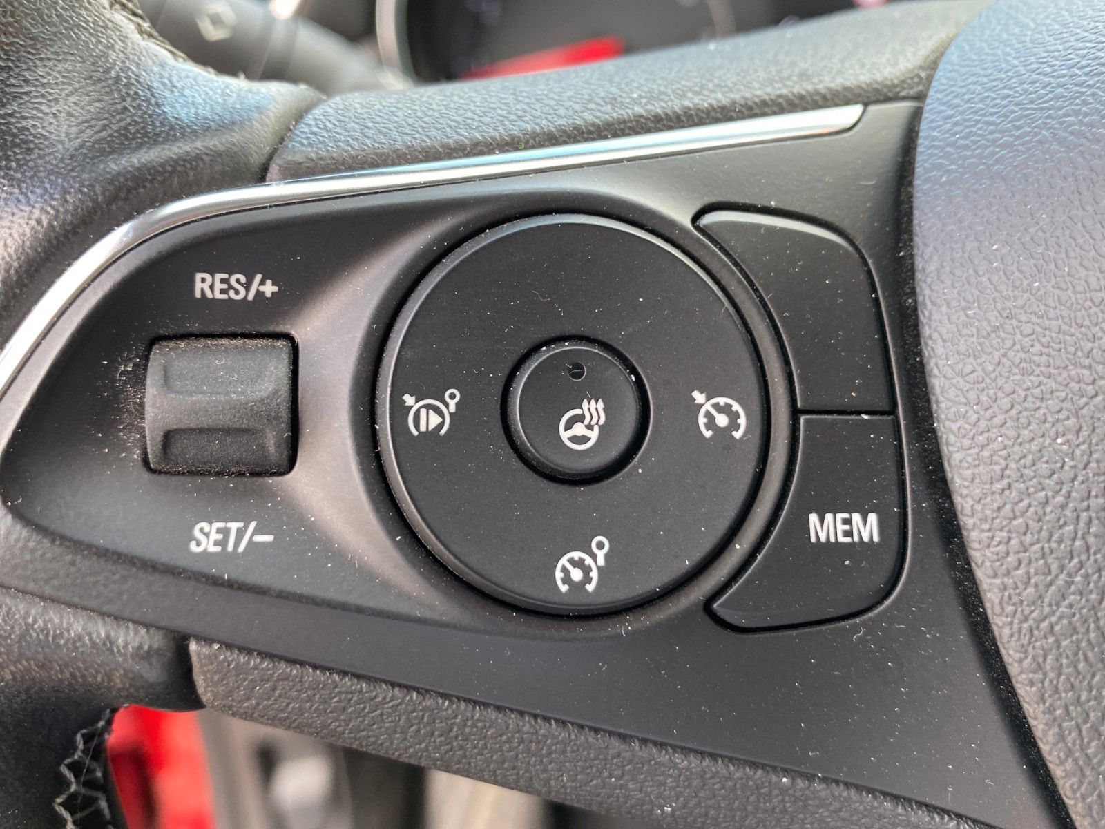 Fahrzeugabbildung Opel Crossland Elegance Klimaaut. Kamera PDC