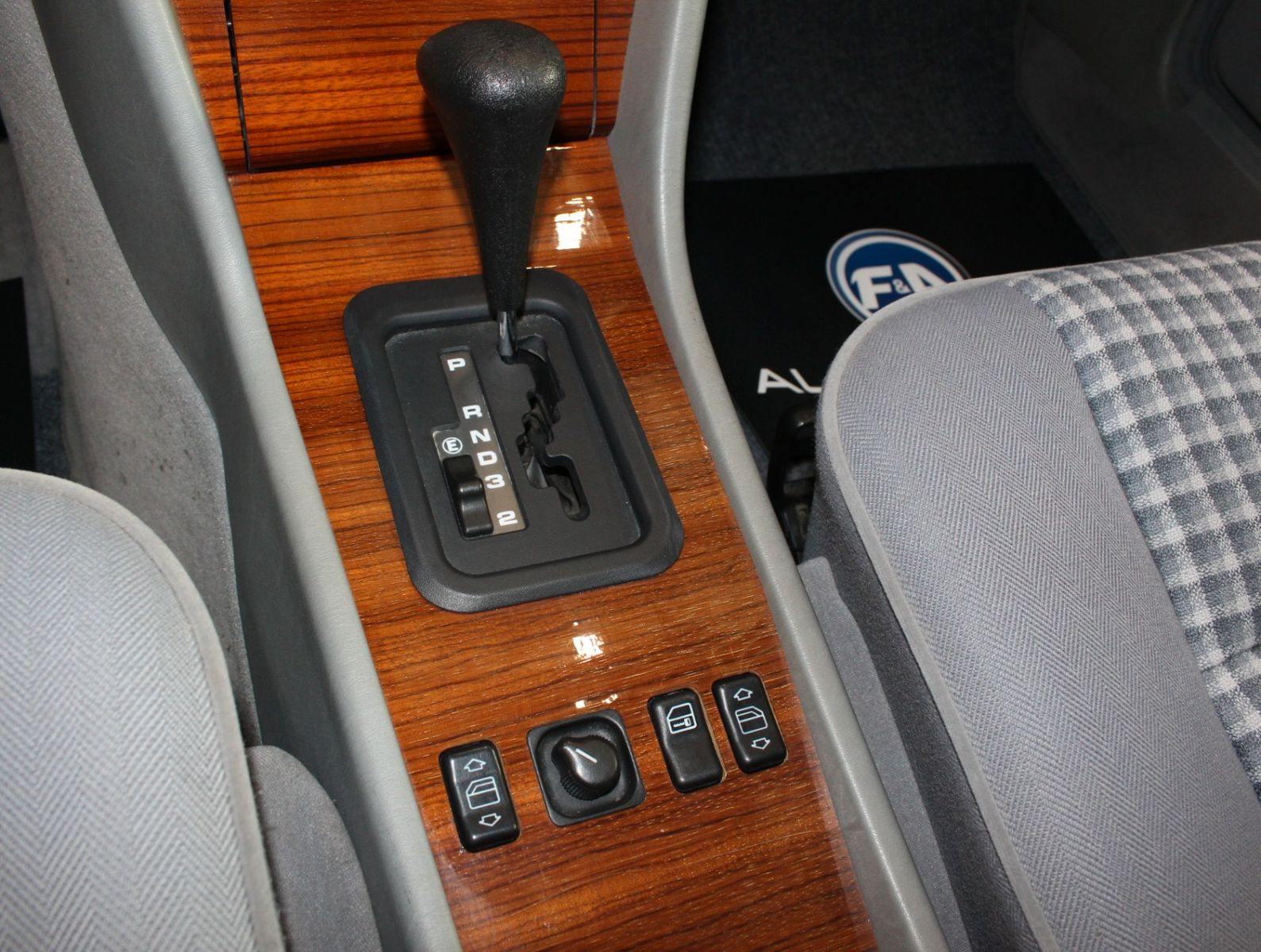Fahrzeugabbildung Mercedes-Benz E 220 2.Hand+Klima+126Tkm+Top Zustand