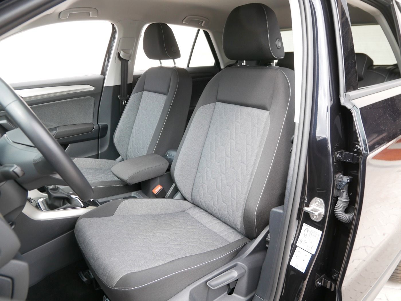 Fahrzeugabbildung Volkswagen T-Roc 1.0 MOVE NEU37T Standheiz Kamera SHZ NAVI