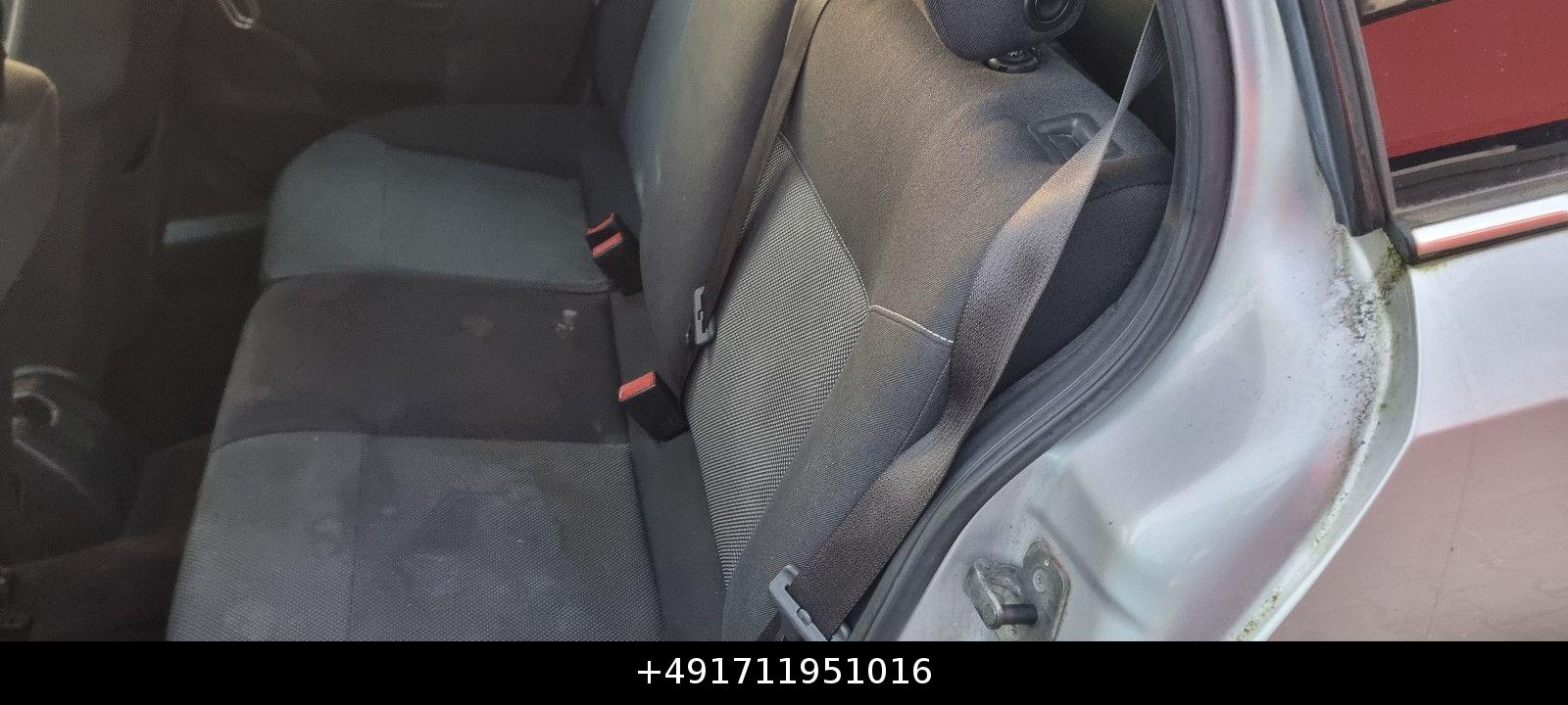 Opel Astra 2010 — photo 7