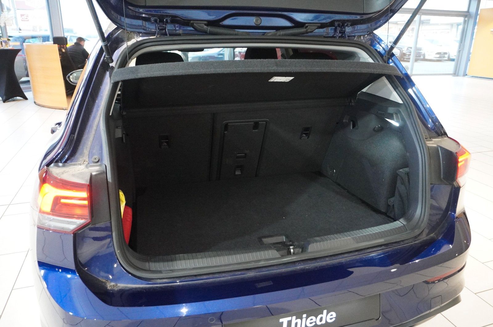 Fahrzeugabbildung Volkswagen Golf VIII Lim. 2.0 TDI LIFE DSG NAVI/LED/KAMERA