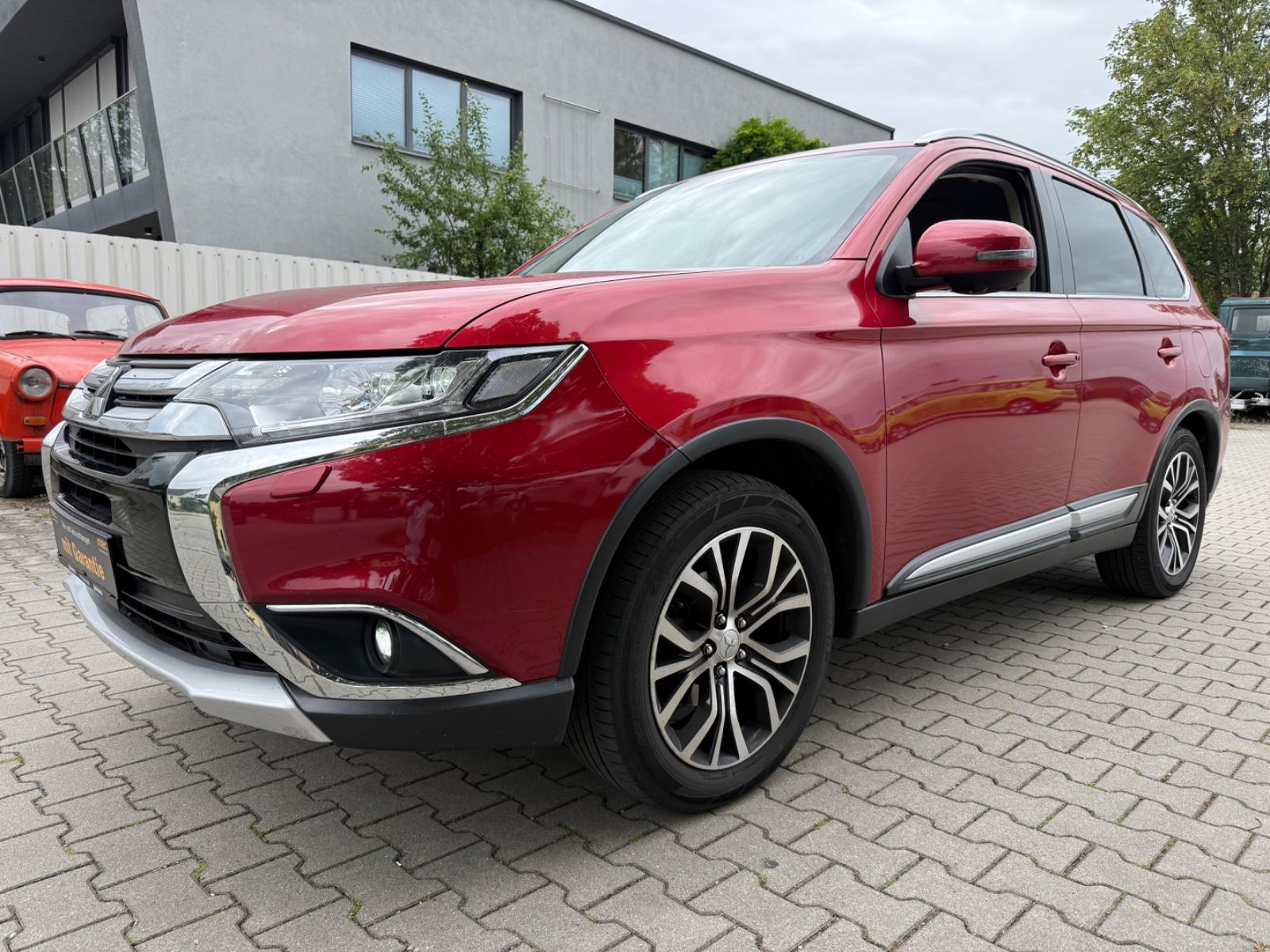 Mitsubishi Outlander Plus 4WD Auto. Navi 360° Tempo Xenon