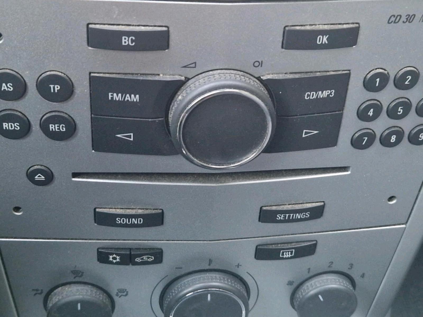 Opel Astra 2009 — photo 12