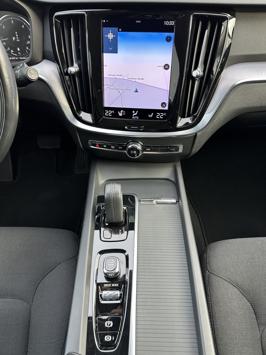 Fahrzeugabbildung Volvo V60 B4 Momentum Pro NAV+LED+SHZ+KAM+DIGDISP+SH