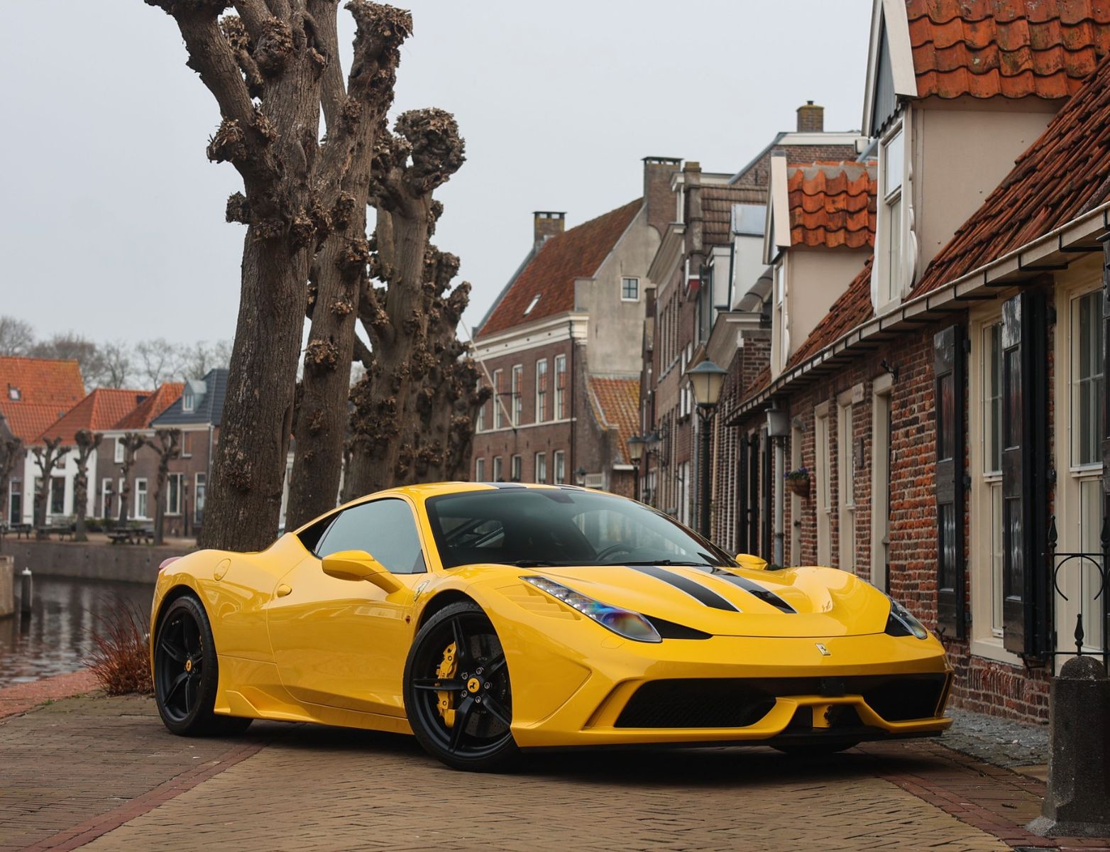 FERRARI 458