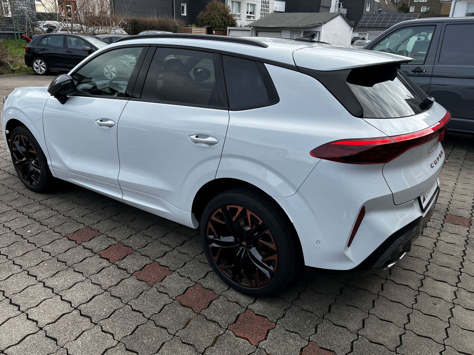 Fahrzeugabbildung CUPRA Terramar 2.0 TSI 4Drive VZ AHK PANO 20" SENN HUP