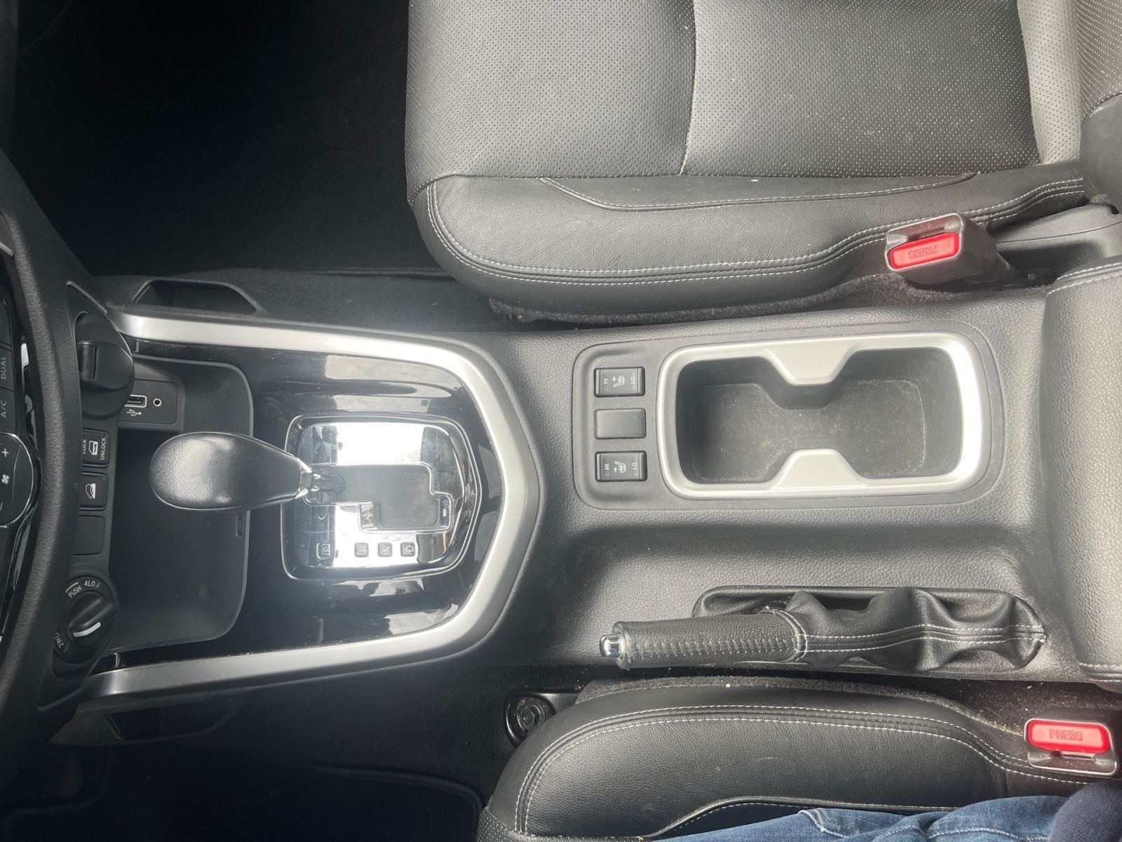 Fahrzeugabbildung Nissan Navara Tekna 4x4 *AHK*SHZ*PANO*NAVI*