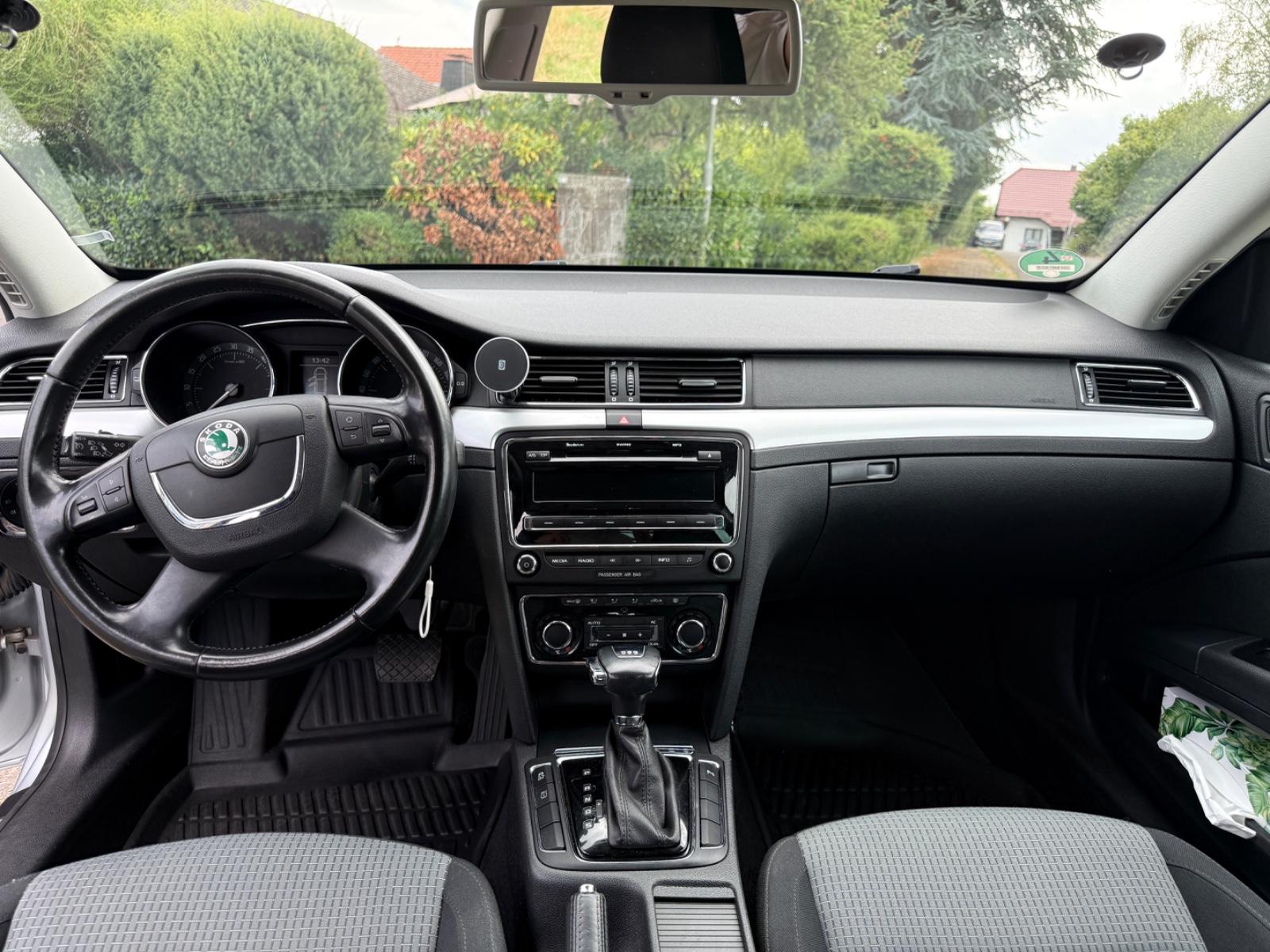 Skoda Superb 2013 — photo 10