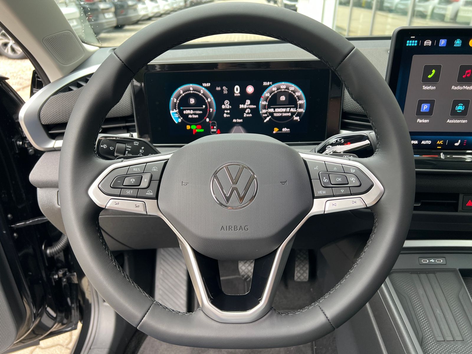 Fahrzeugabbildung Volkswagen T-Roc Life 1.5 eTSI DSG *AHK, Ganzjahresreifen,
