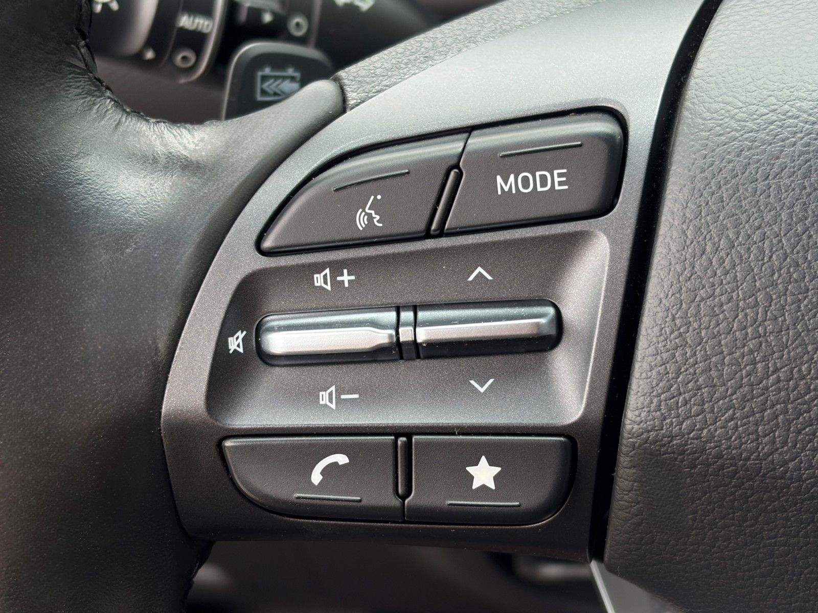 Fahrzeugabbildung Hyundai KONA E Select PDC CAM ACC SHZ LHZ CarPlay Navi