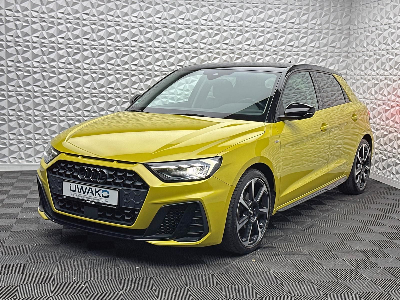 Fahrzeugabbildung Audi A1 30 TFSI S-LINE/EDITION-ONE/PDC/RCAM/VIRTUAL