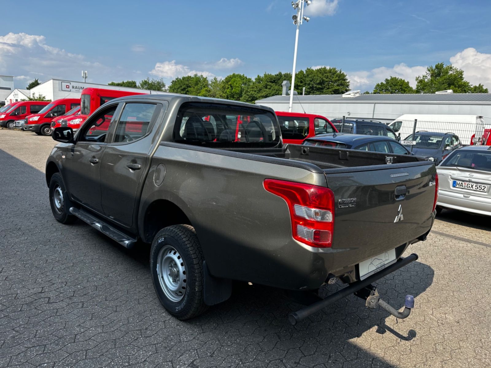 Fahrzeugabbildung Mitsubishi L 200  Doppelkabine 4WD KLIMA