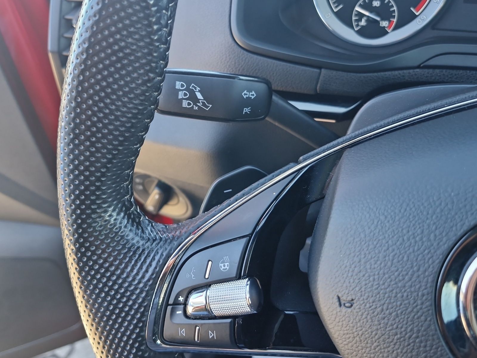 Fahrzeugabbildung SKODA Karoq Sportline 4x4 2.0 TDI LED AHK SHZ ACC