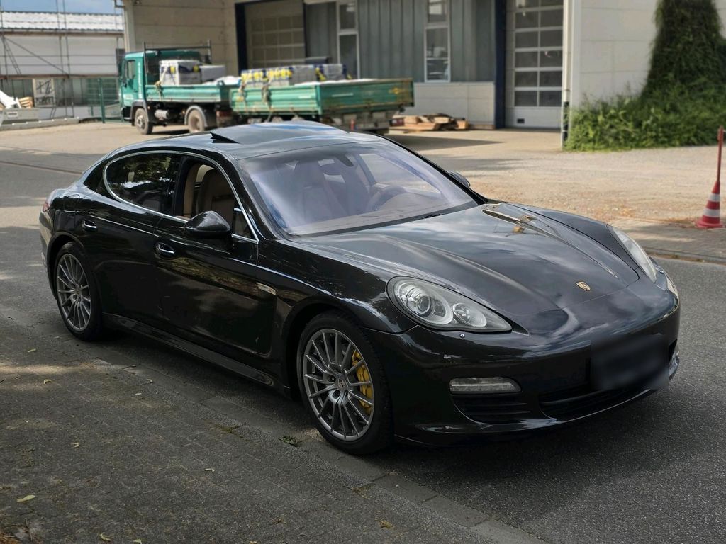 Image of Porsche Panamera
