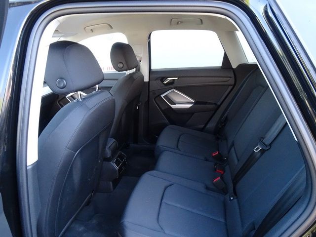 Q3 35 TFSI S-tronic / Business-Paket