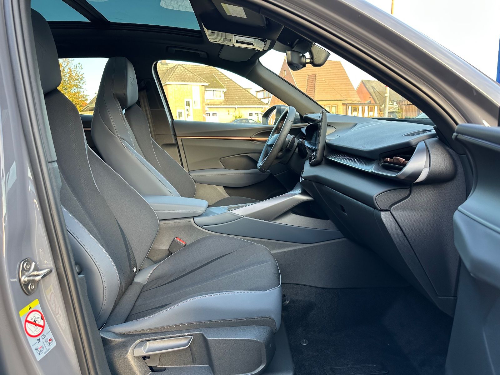 Fahrzeugabbildung CUPRA Terramar 1.5 eTSI DSG Navi/Pano/ACC/LED/AHK/GJR