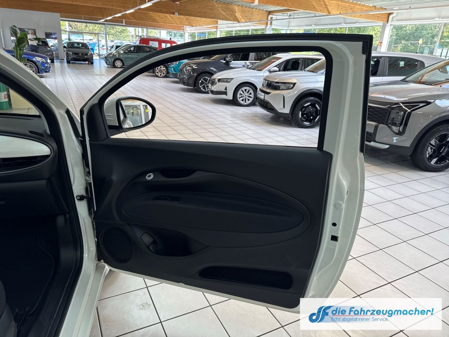 Fahrzeugabbildung Fiat 500e Apple CarPlay Android Auto Klimaautom Fahre