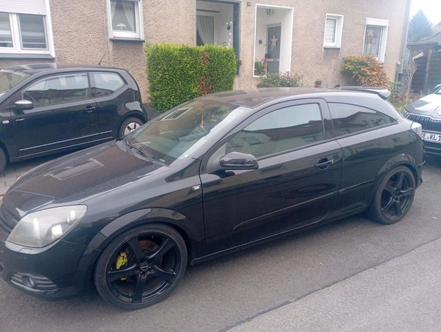 Opel Astra H GTC 1.9cdti