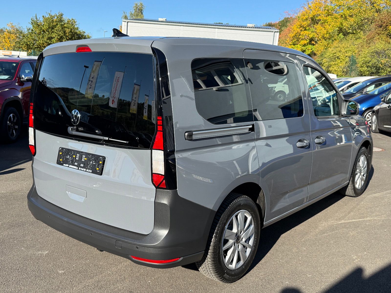 Fahrzeugabbildung Volkswagen Caddy TSI 7-Sitzer GRA AHK DAB Navi Kamera