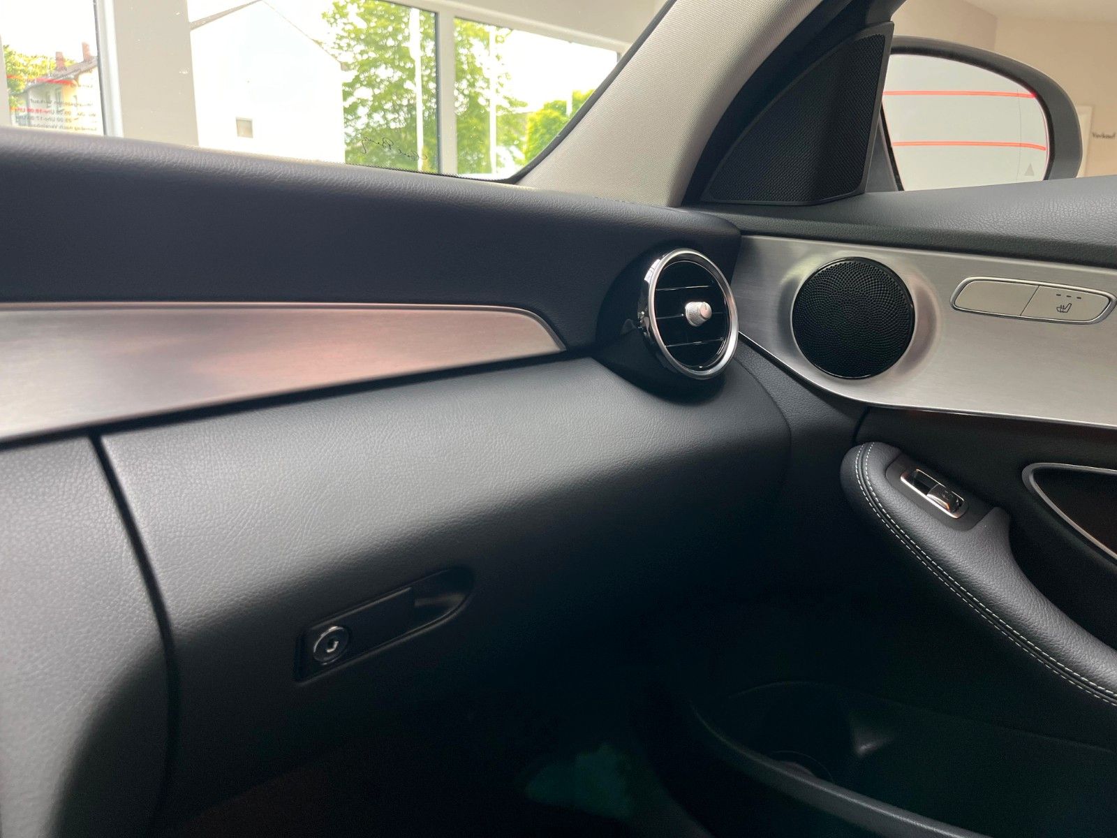 Fahrzeugabbildung Mercedes-Benz C 180 CGI Avantgarde*Schiebedach*LED*Navi*PDC*
