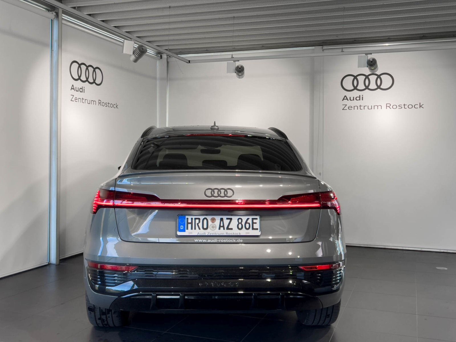 Audi Q8 Sportback 55 e-tron Quattro S-Line+Navi+Matri foto 6