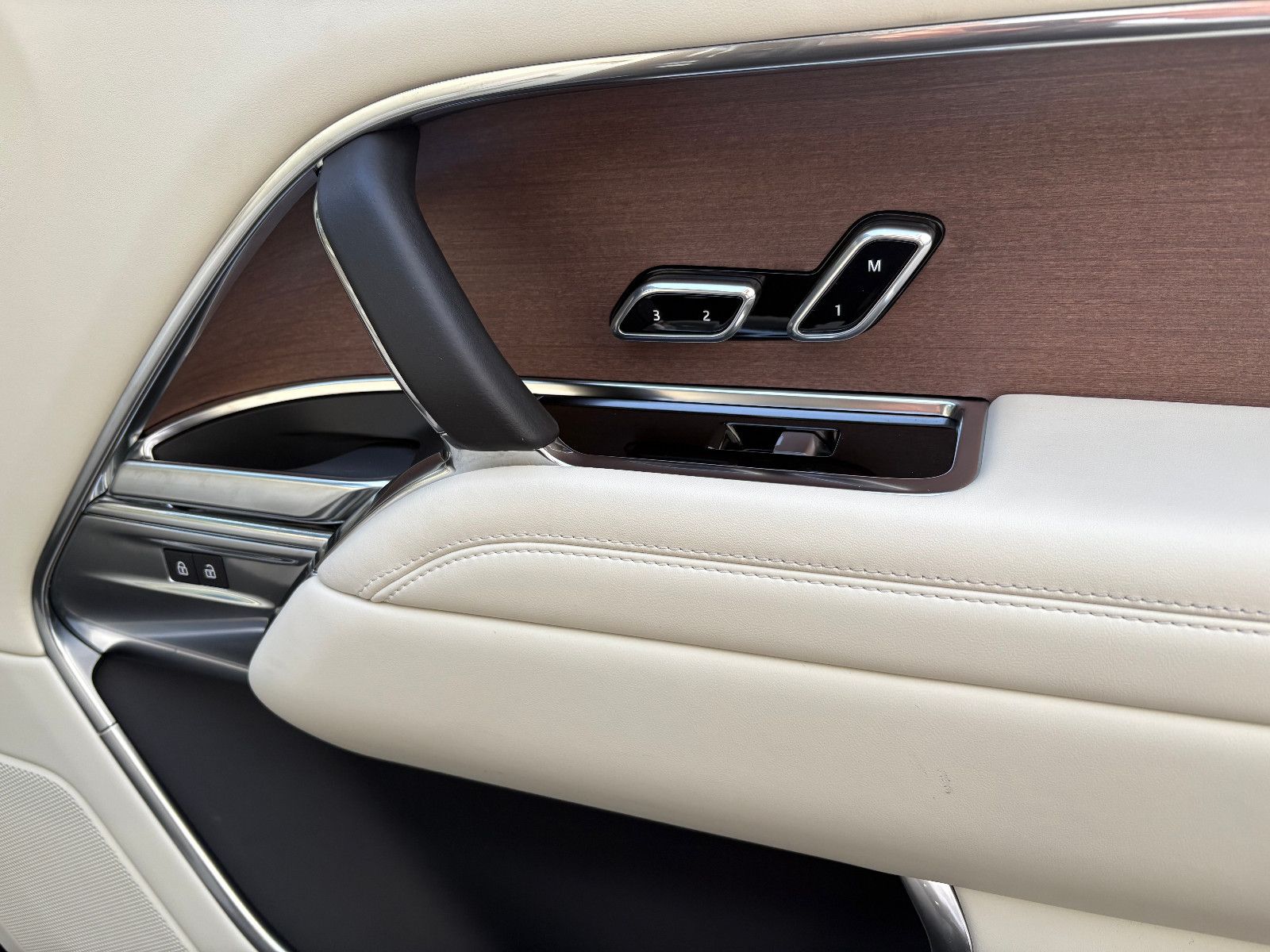 Fahrzeugabbildung Land Rover Range Rover HSE/FOND-TV/MASSAGE/PANO/360°/VOLL