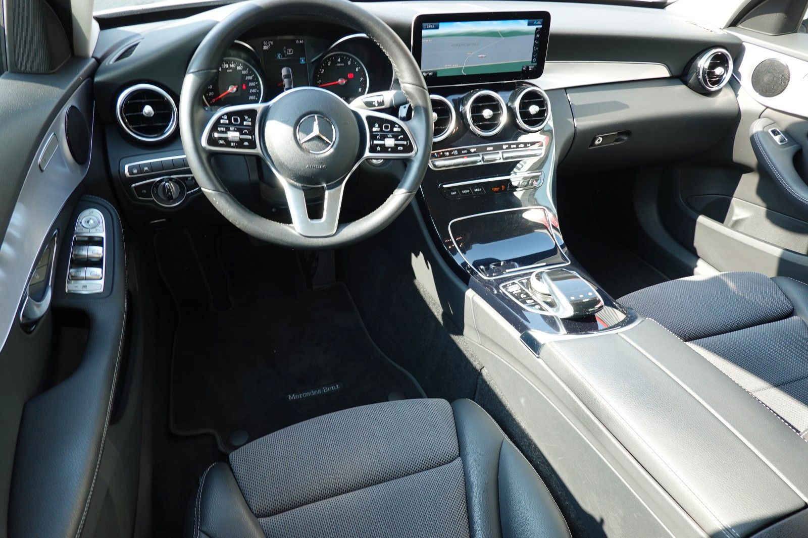 Fahrzeugabbildung Mercedes-Benz C 180  Automatik, AHK