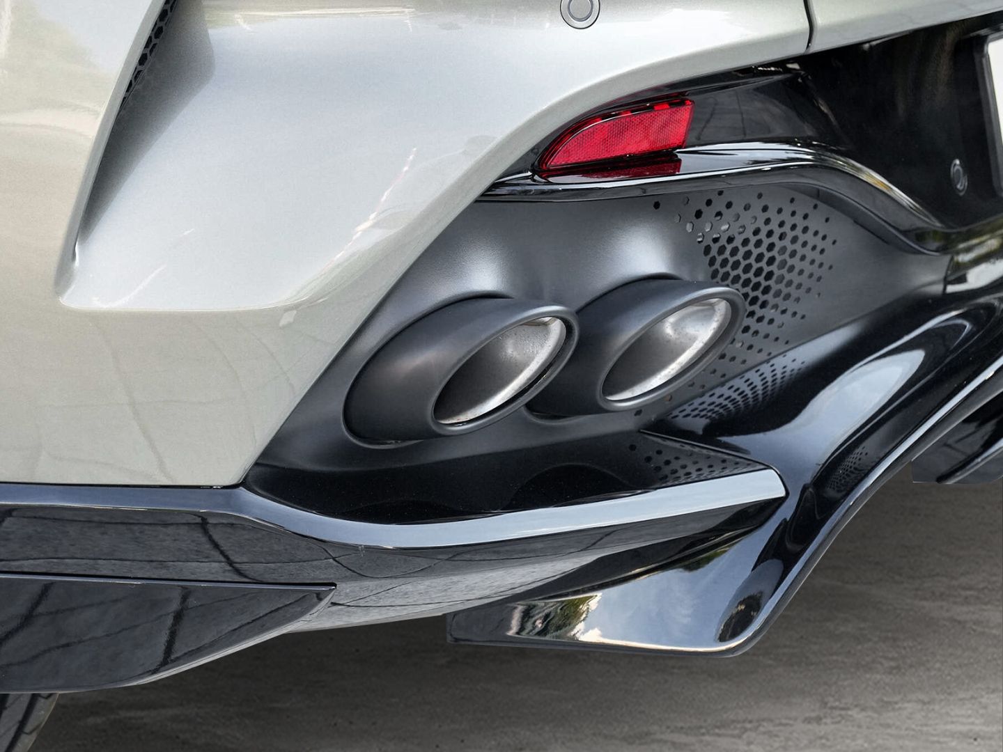 Aston Martin DBX 707 Titanium Grey / Onyx Black foto 11