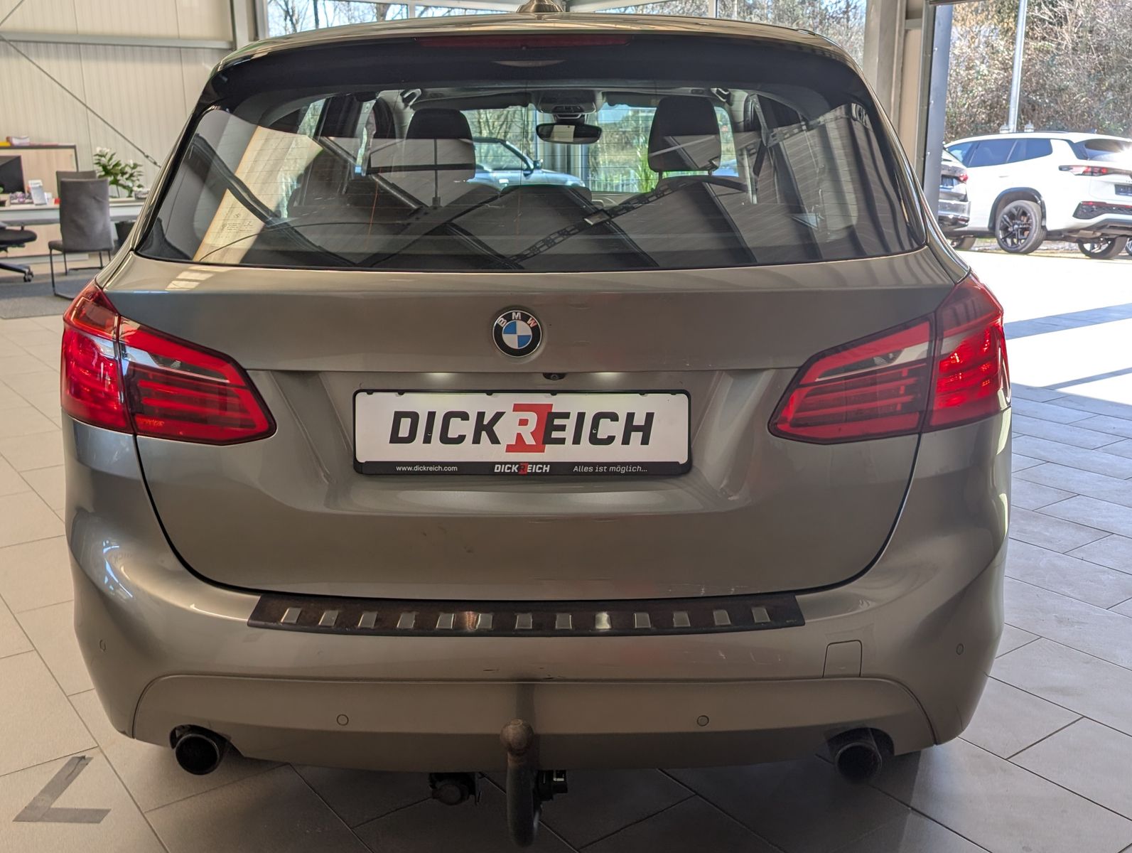 Fahrzeugabbildung BMW 220 i Active Tourer Advantage Navi Cam Pano AHK